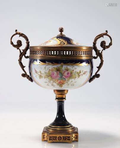 Coupe potpourris en porcelaine de Sèvres monture en bronzePo...