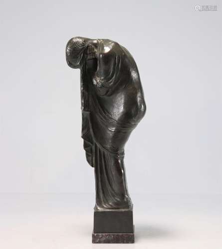 Geo VERBANCK (1881-1961) Bronze, patine verte La pleureuse (...