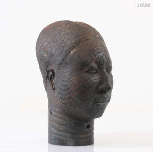 Ancienne tête en bronze d'Ifè. NigeriaPoids: 3.00 kgRégion: ...