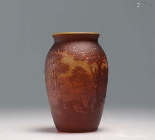 D'ARGENTAL - Vase en verre multicouche à décor de paysagePoi...