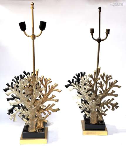 Deux LAMPES Algues et corail pouvant former paire en bronze ...