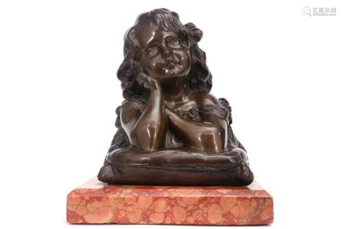 Onleesbaar getekende sculptuur in brons van ca 1920 : "...