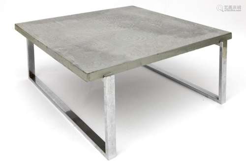 Seventies  salontafel met een onderstel in gechromeerd staal...