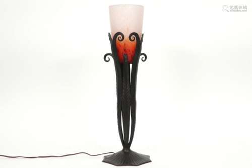 SCHNEIDER Franse Art Deco-lamp met mooie bronzen voet en met...