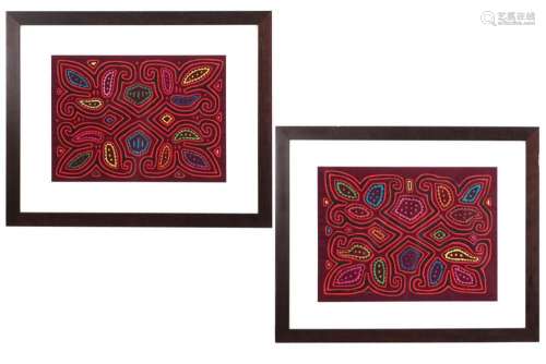 Lot van twee tribale textielwerkjes - 26,5 x 36 <br />
 <br ...