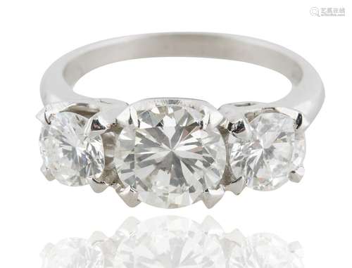 A 3.31 CT TRIPLE BRILLIANT ROUND-CUT DIAMOND RING SET IN PLA...