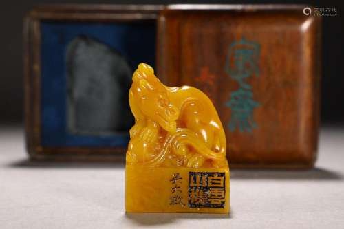 CHINESE TIANHUANG STONE SEAL WITH 'AUSPICIOUS BEAST'...