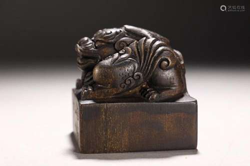 CHINESE AGARWOOD SEAL WITH 'BEAST' KNOB