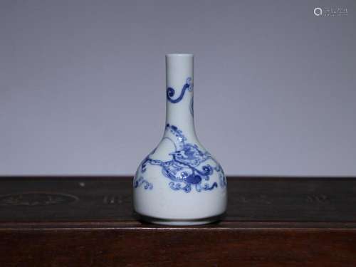 CHINESE BLUE-AND-WHITE PEAR-FORM VASE DEPICTING 'DRAGON&...