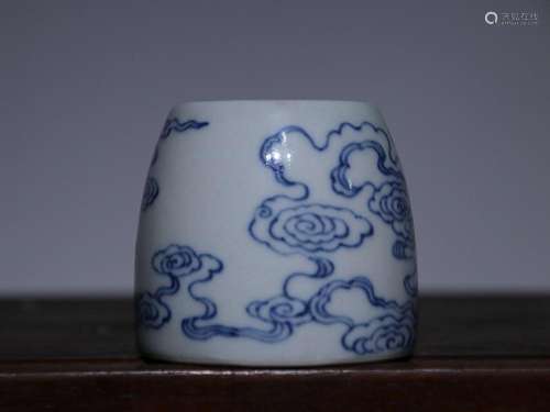 CHINESE BLUE-AND-WHITE JAR DEPICTING 'CLOUDS', '...