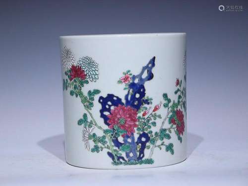 CHINESE FAMILLE-ROSE BRUSHPOT DEPICTING 'FLORAL'