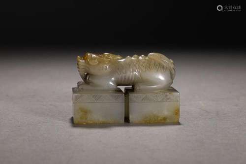 CHINESE HETIAN JADE SEAL WITH 'AUSPICIOUS BEAST' KNO...