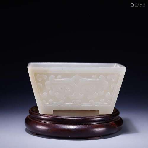 CHINESE HETIAN JADE WASHER WITH CARVED 'ANIMAL MASK'
