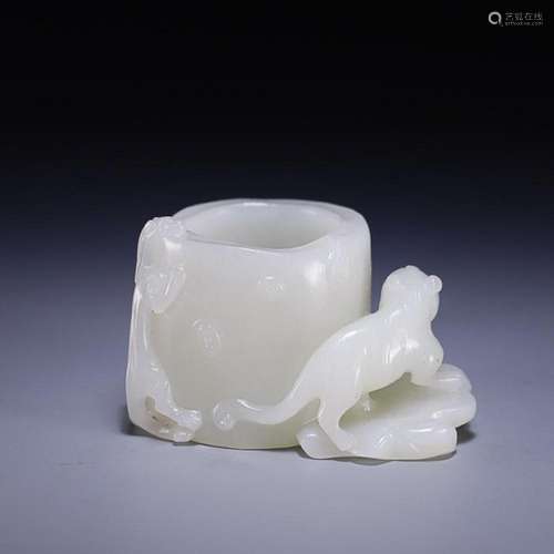 CHINESE HETIAN JADE WATER JAR WITH CARVED 'BEAST'