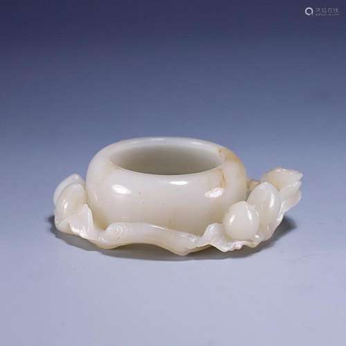 CHINESE HETIAN JADE WATER JAR WITH CARVED 'PEACH'