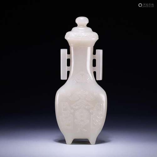 CHINESE HETIAN JADE HANDLED VASE WITH CARVED 'FISH'