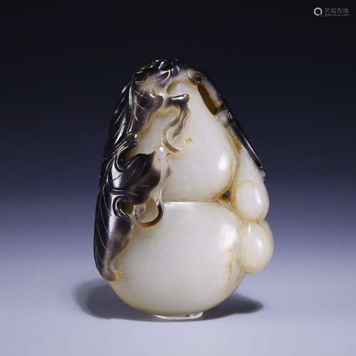 CHINESE HETIAN BLACK-AND-WHITE JADE DOUBLE-GOURD