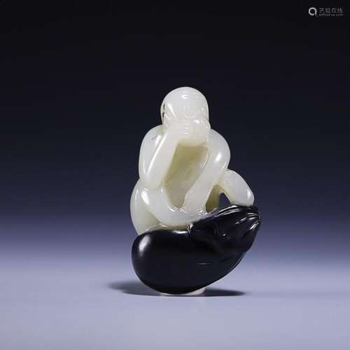 CHINESE HETIAN BLACK-AND-WHITE JADE MONKEY