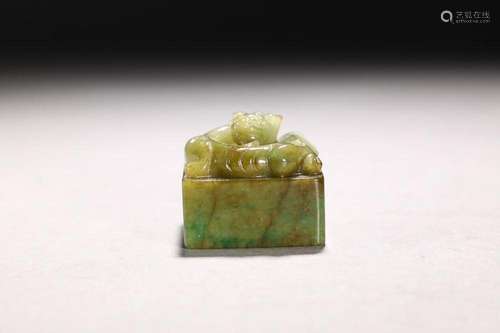 CHINESE JADEITE SEAL WITH 'DRAGON' KNOB