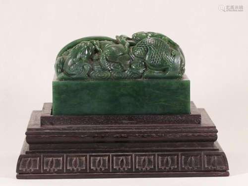 CHINESE HETIAN JADE JASPER SEAL WITH 'DRAGON' KNOB