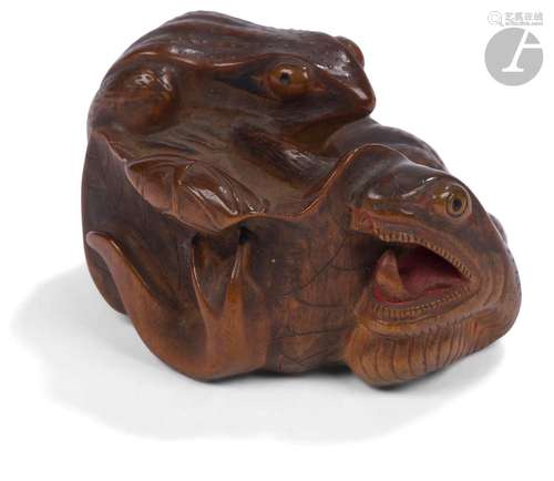 Netsuke en bois représentant un crapaud et un serpent sur un...