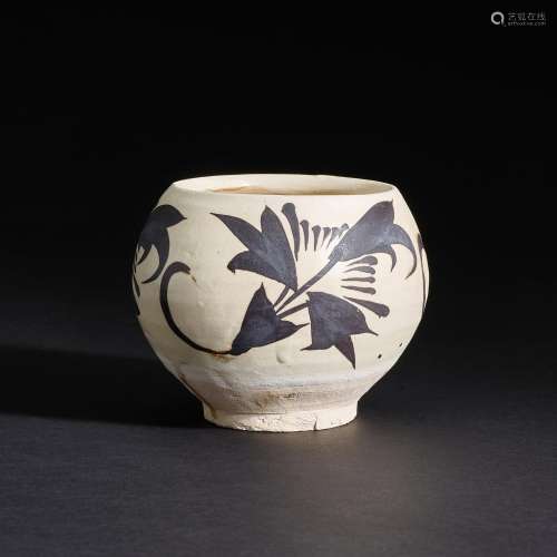 A Cizhou black-painted 'floral' jar, Northern Song d...