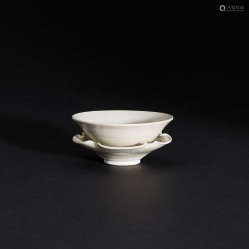 A Xingyao white-glazed teabowl and stand, Five dynasties 五代...