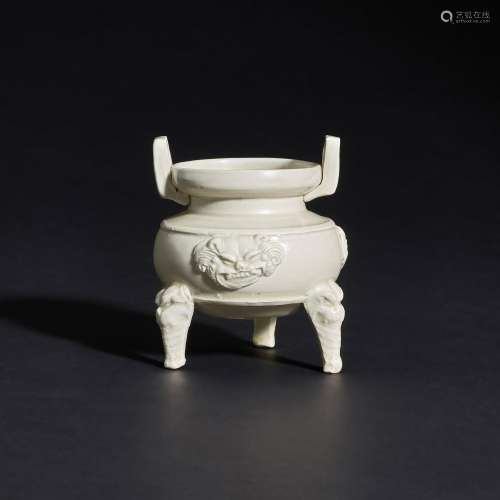 A white-glazed tripod censer, Jin - Yuan dynasty 金至元 白釉...