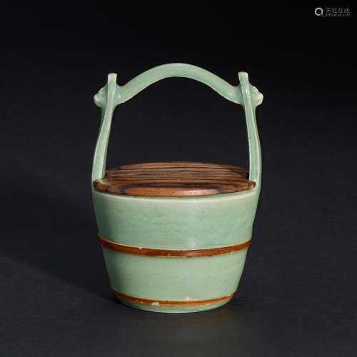 A Longquan celadon bucket-shaped water pot, mizusashi, Early...