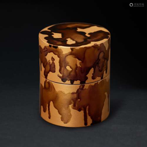 Ikeda Iwao (b. 1940), A brown lacquered circular tea caddy, ...