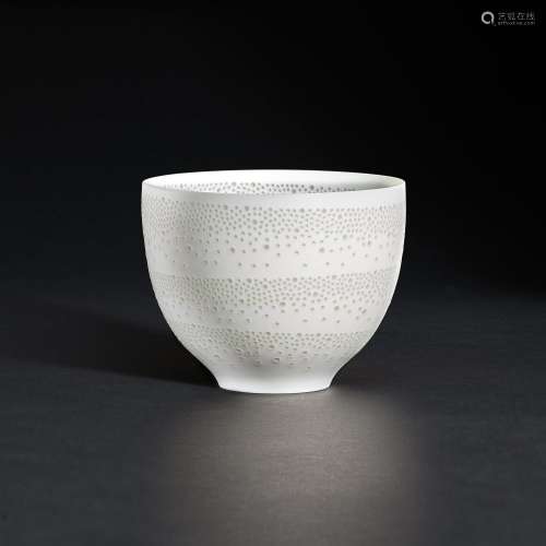 Niisato Akio (b. 1977), A white luminescent bowl 新裡明士 （1...