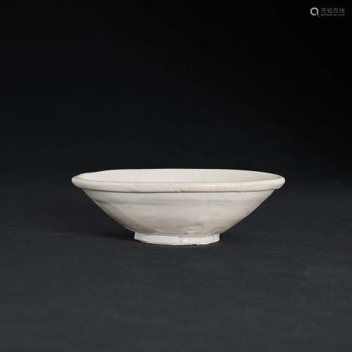 A Xing white-glazed bowl, Tang dynasty 唐 邢窰白釉璧足茶盌