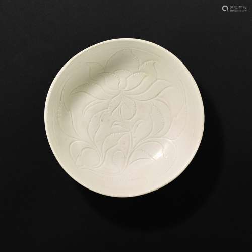 An incised Dingyao ‘peony’ dish, Northern Song dynasty 北宋 ...
