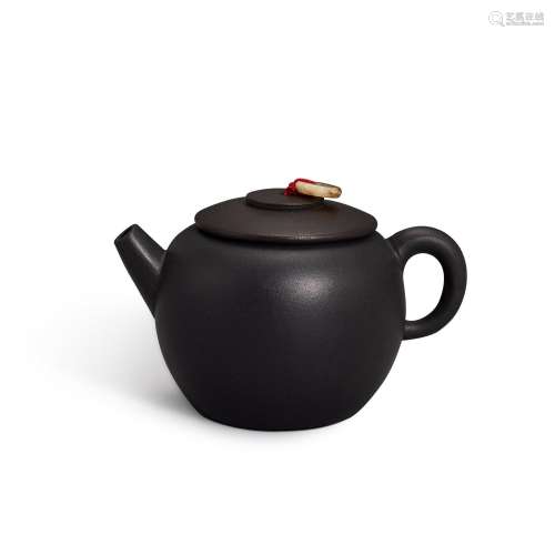 A Yixing purple-black clay teapot for the Japanese market 宜...