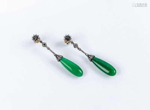 Pendientes largos con lágrimas colgantes de jade verde, al f...