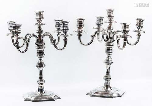 Pareja de candelabros vintage de cinco luces, en plata de le...