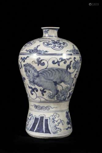 Vase meipïng décoré en bleu cobalt sous couverte de kilins e...