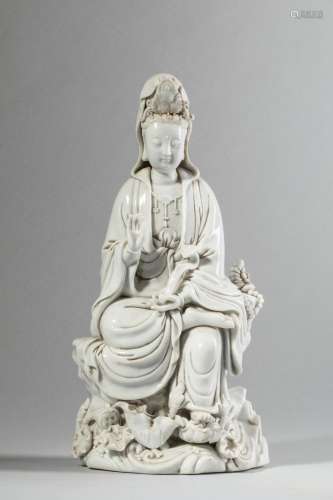 Le Boddhisattva Kwan yin assis à l'européenne un pied re...