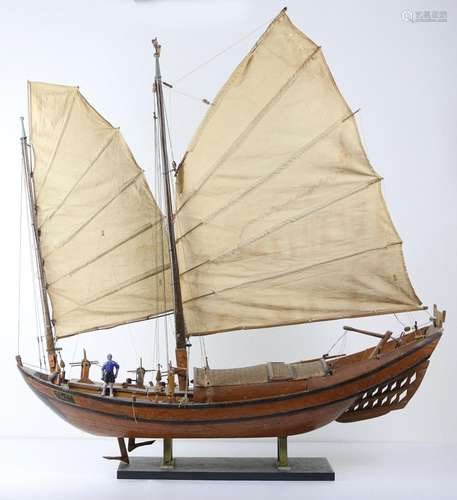 Maquette de jonque à double mâts traité avec réalisme dans l...