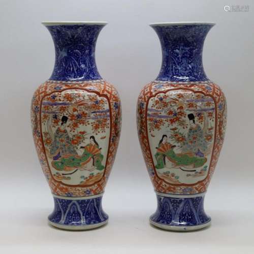 Paar Japanse Imari vazen met rood/blauw geanimeerd decor - H...