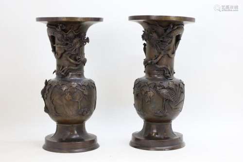 Paar bronzen Japanse vazen met drakendecor - Hoogte 60 cm.