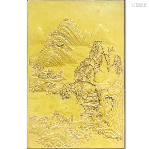 清道光 黄釉雕瓷信马西湖纹挂屏