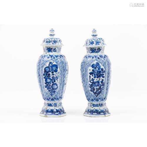 A pair of Kangxi vases with covers