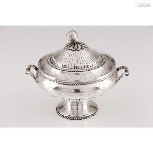 A tureen and cover