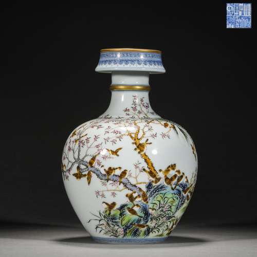 Qing Dynasty,Famille Rose Flowers and Birds Bottle