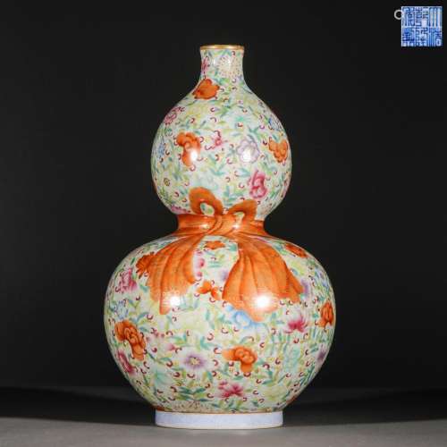 Qing Dynasty,Famille Rose Flower Gourd Bottle