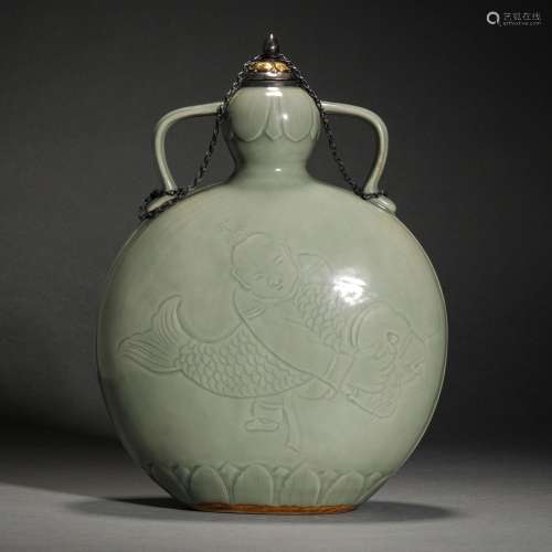 Song Dynasty,Celadon Wrapped Mouth Moon Holding Bottle