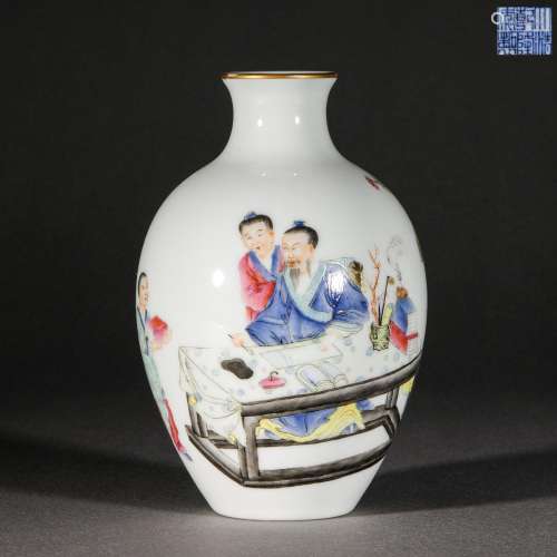 Qing Dynasty,Famille Rose Character Bottle