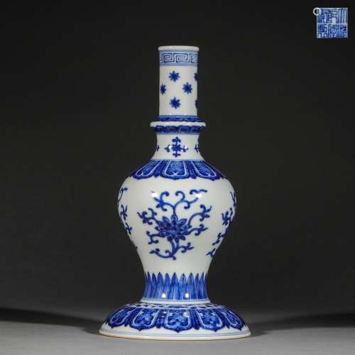 Qing Dynasty,Blue and White Flower Bottle