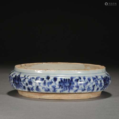 Qing Dynasty,Blue and White Flower Plate